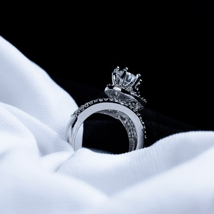 Diamond Mirage Halo Ring