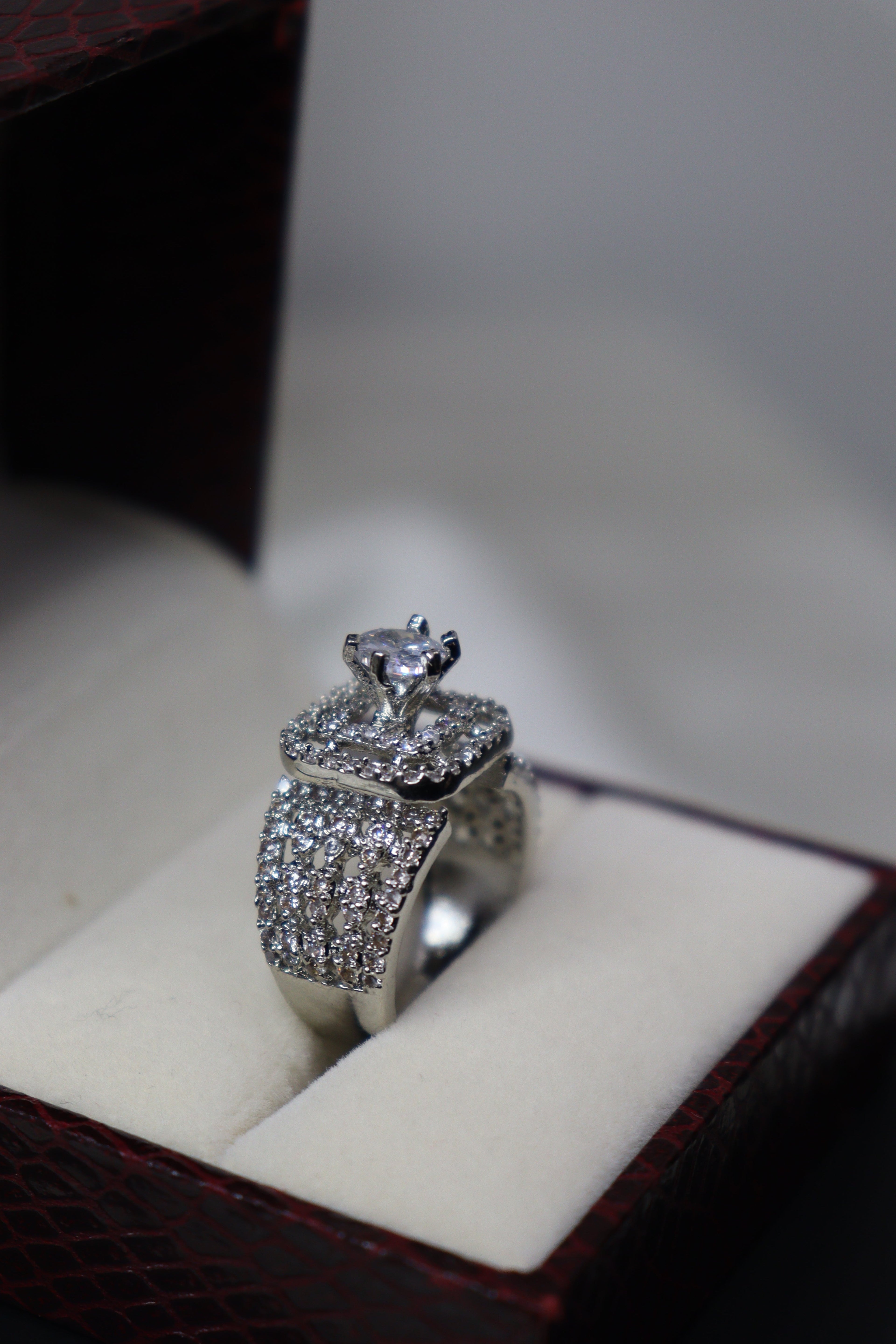 Noble Light Diamond Ring