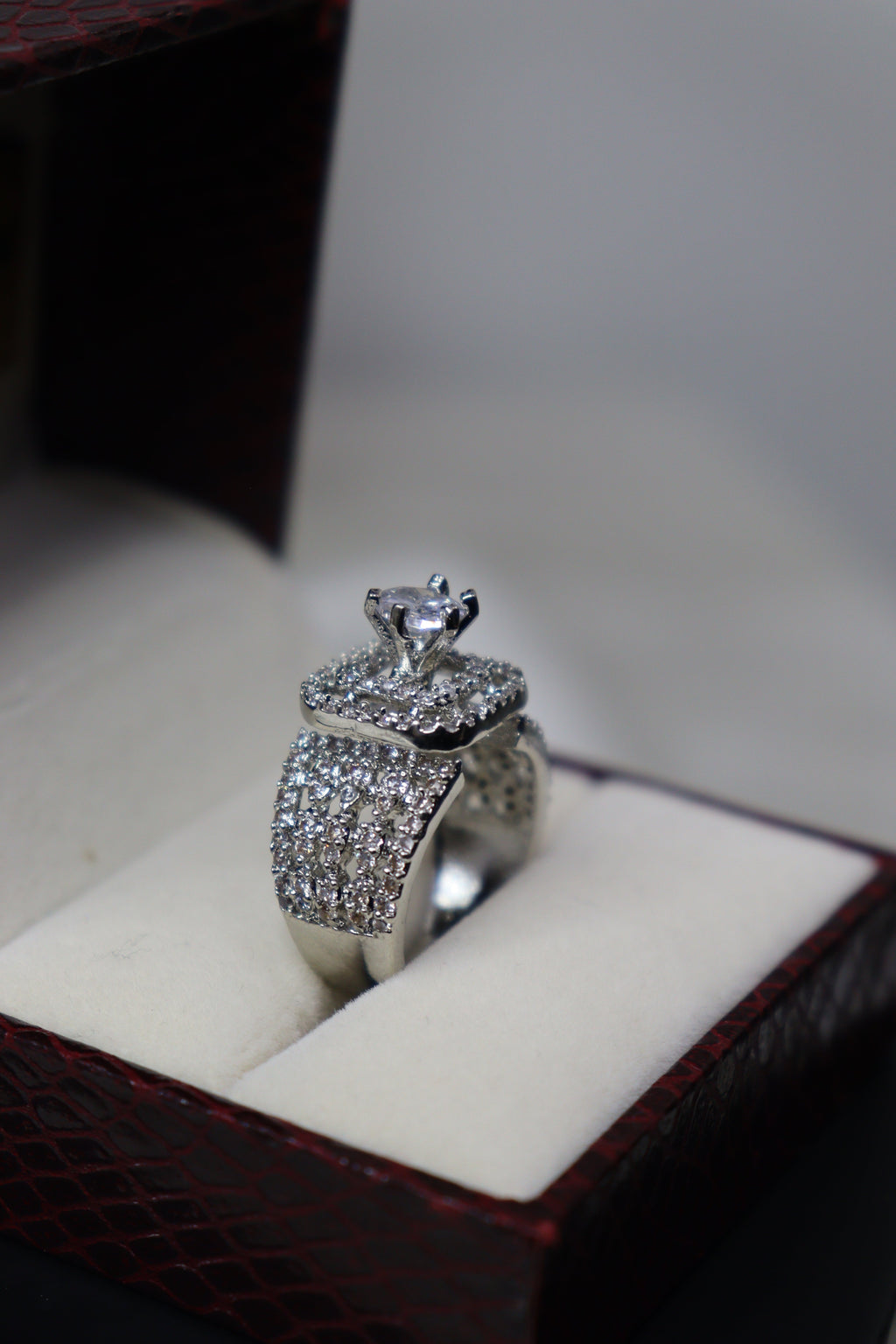 Noble Light Diamond Ring