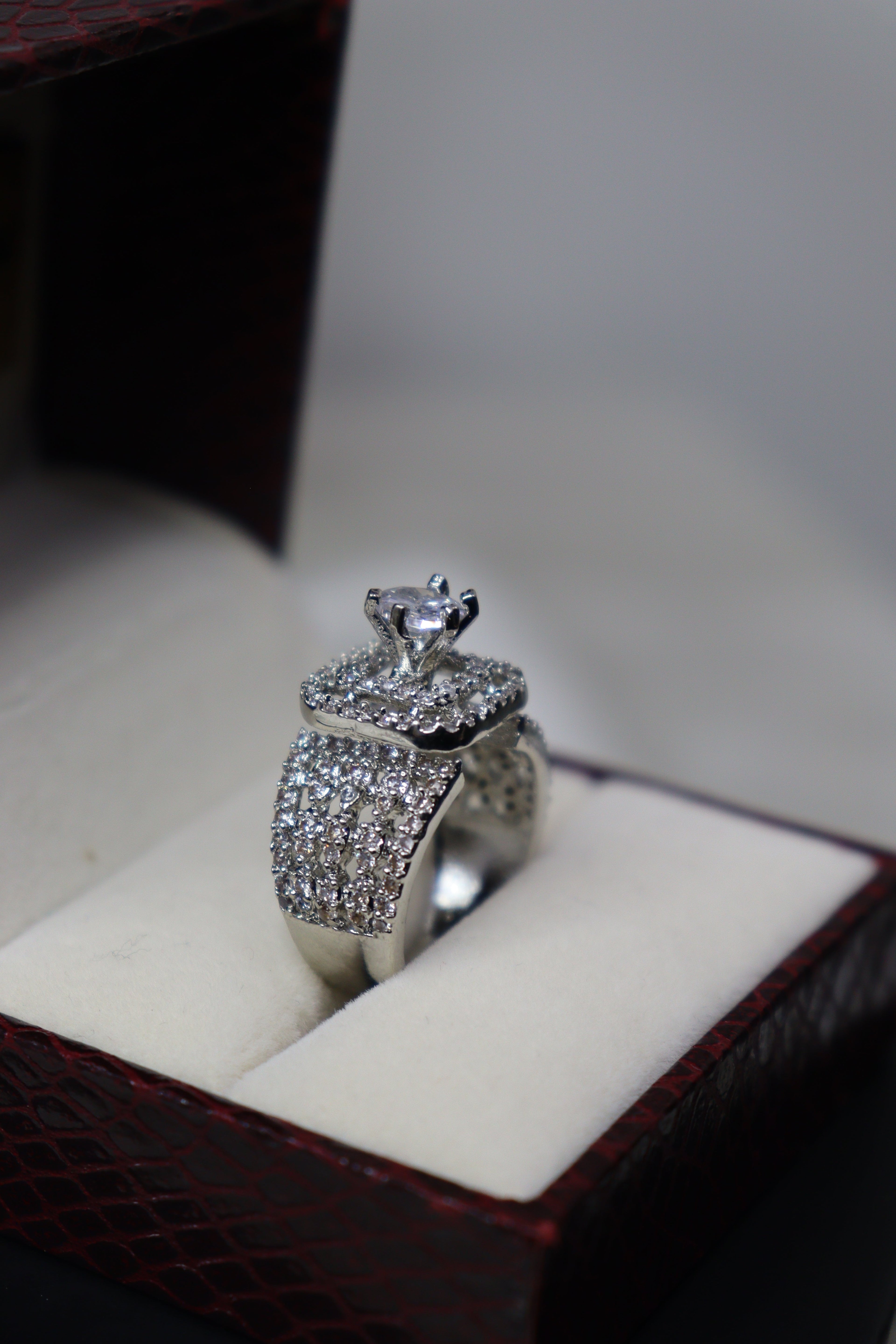 Noble Light Diamond Ring