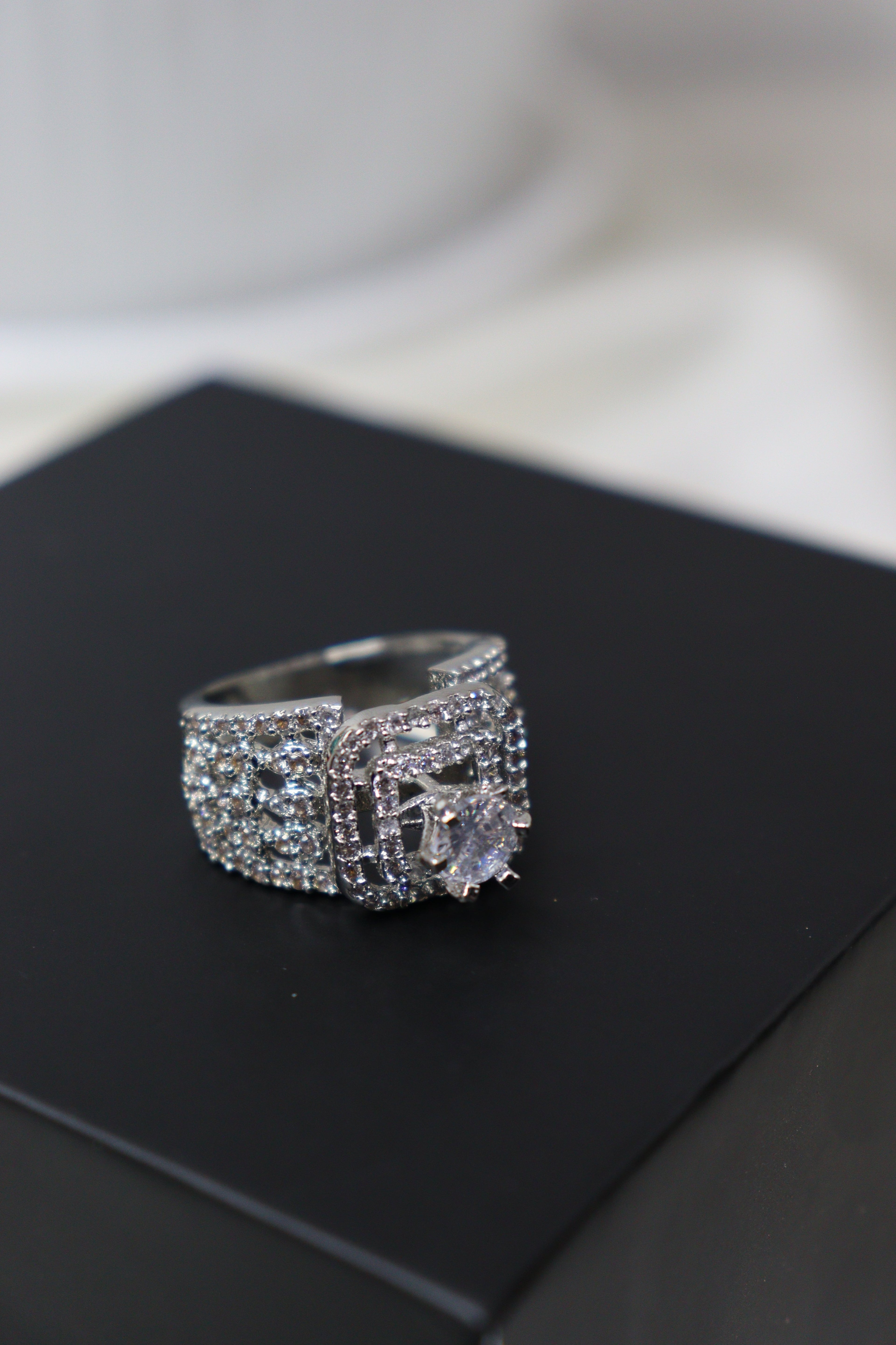 Noble Light Diamond Ring