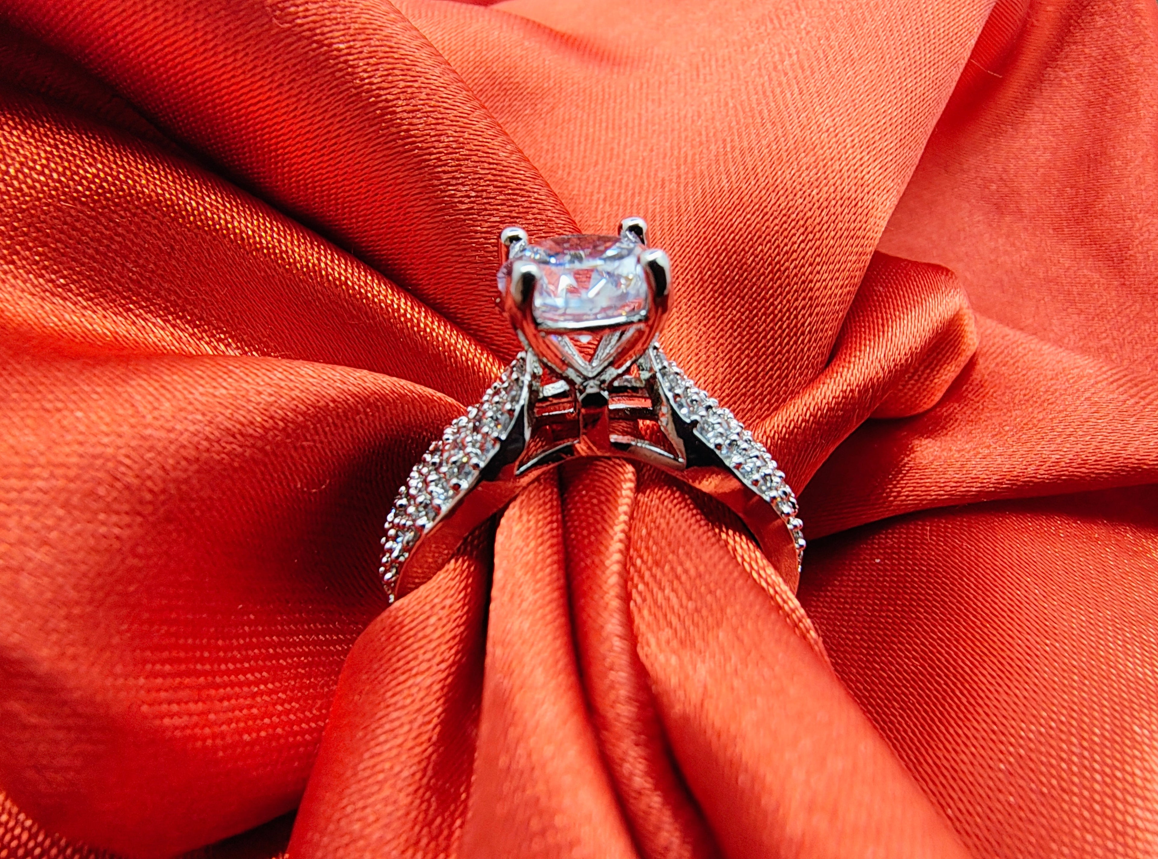 Prestige Halo Signature Ring