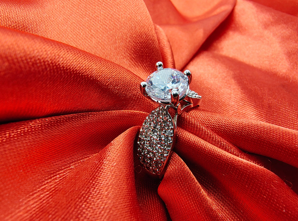 Prestige Halo Signature Ring